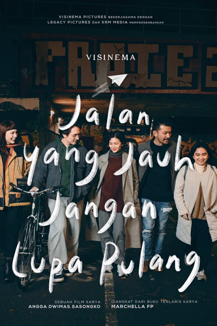 L'affiche originale du film Jalan yang Jauh, Jangan Lupa Pulang en Indonésien